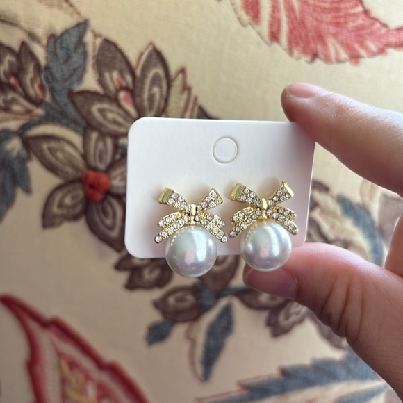 NWT Christmas ornament with bow earrings - Picture 2 of 2